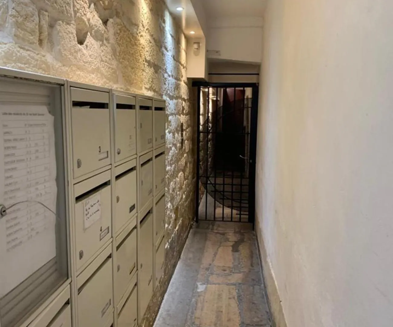 15 Atelier Montorgueil Super Héros Paris Apartment